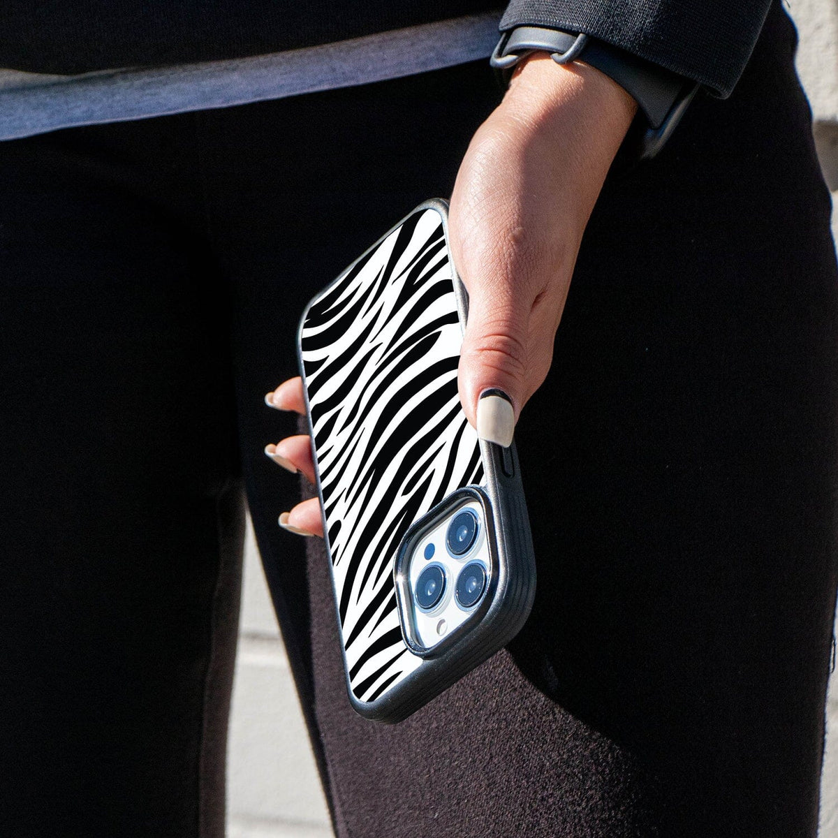 iphone 14 Pro Zebra Design Fremont Grip Case Oak and Alder with MagSafe (On Hand)